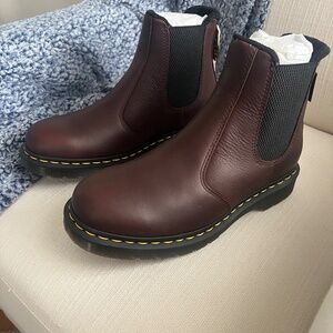 DR. MARTENS 2976 Water Resistant Brown Leather Chelsea Boot Woman's 9 / Men's 8